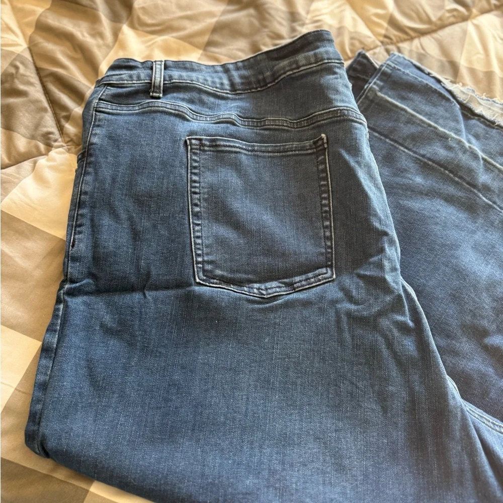 Woman’s Plus Size Wide Leg Jeans Buttery Soft Stretch 28W Old Navy - Picture 2 of 15